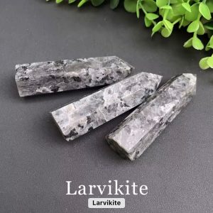 Larvakite